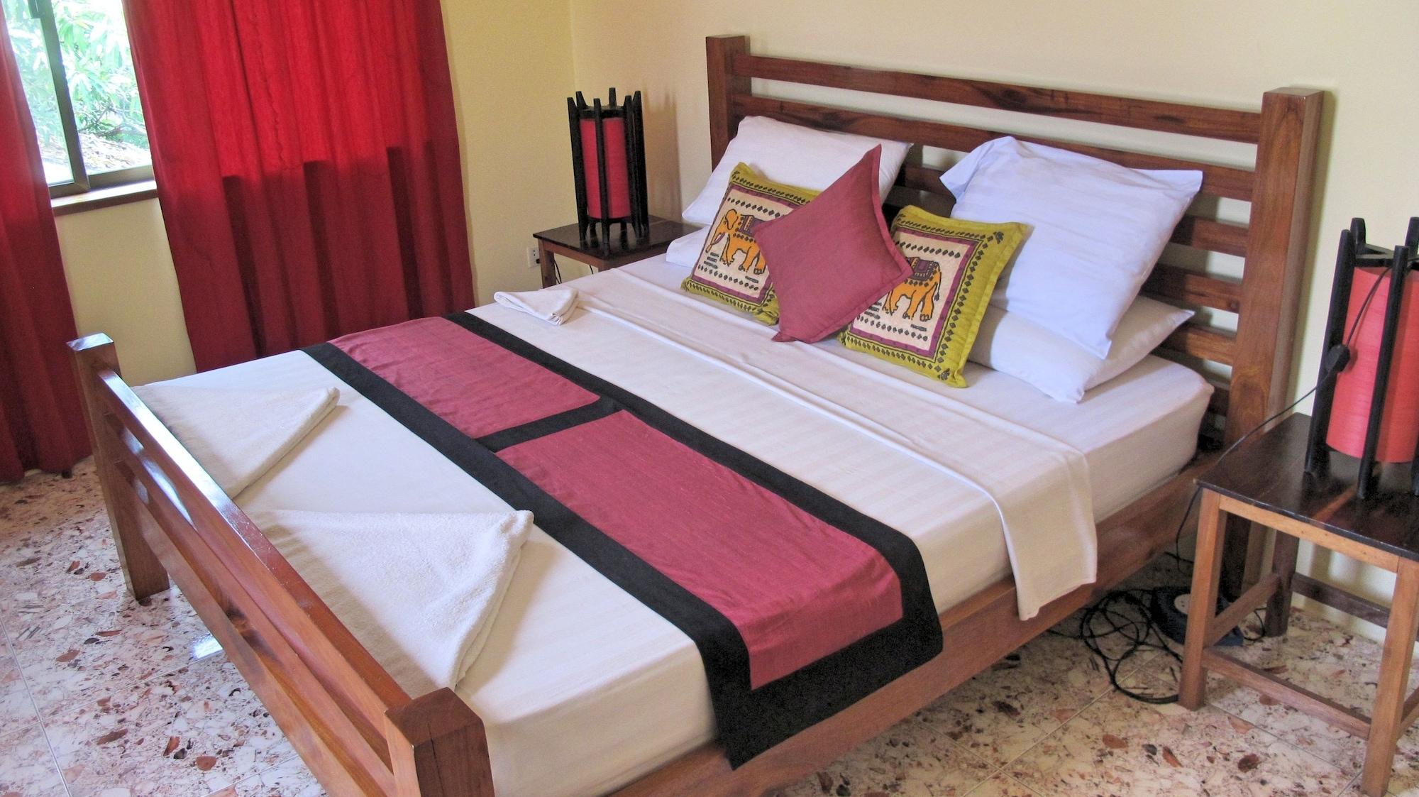 Hotel Mea Culpa Kampot Esterno foto