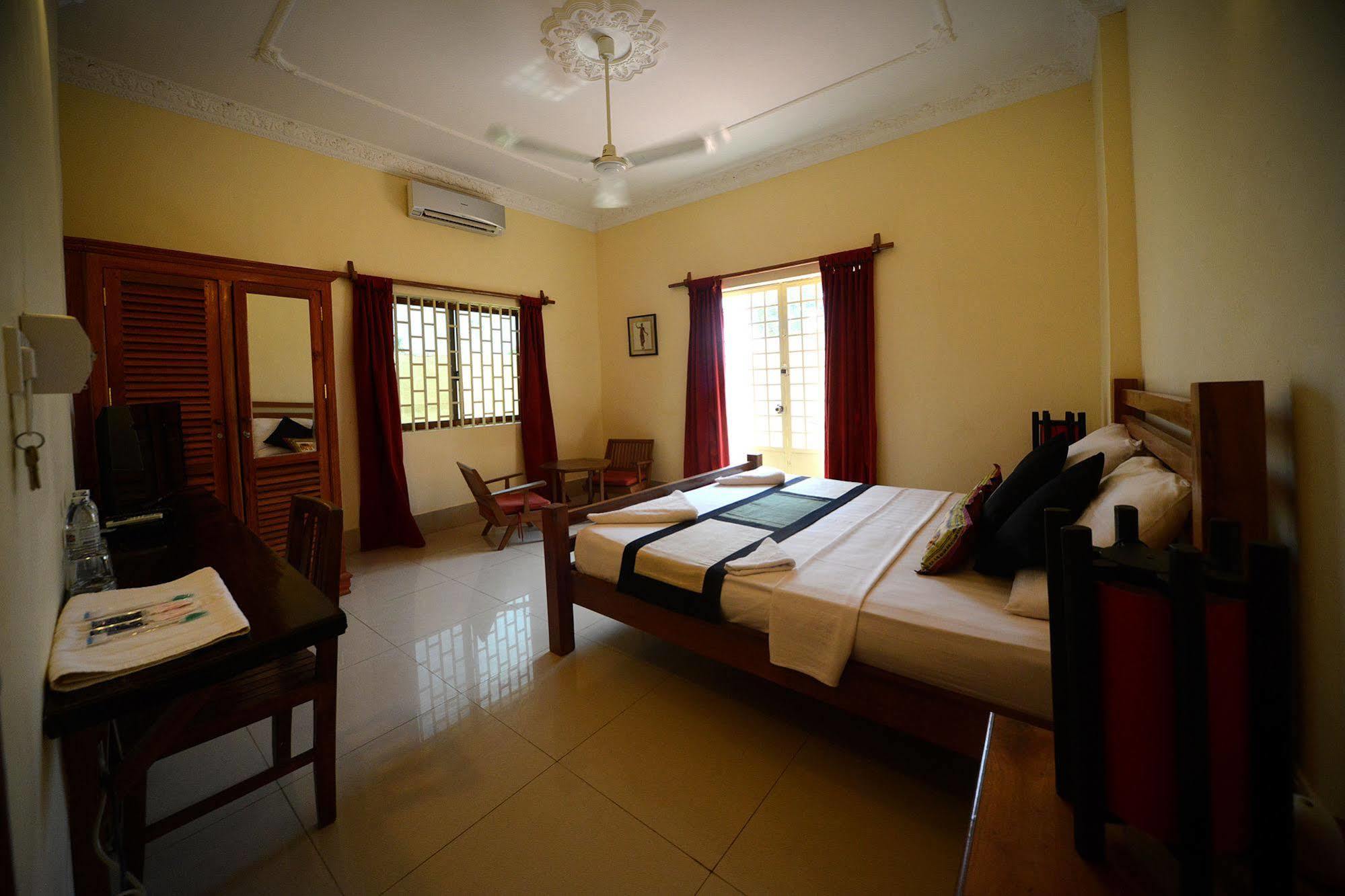 Hotel Mea Culpa Kampot Esterno foto