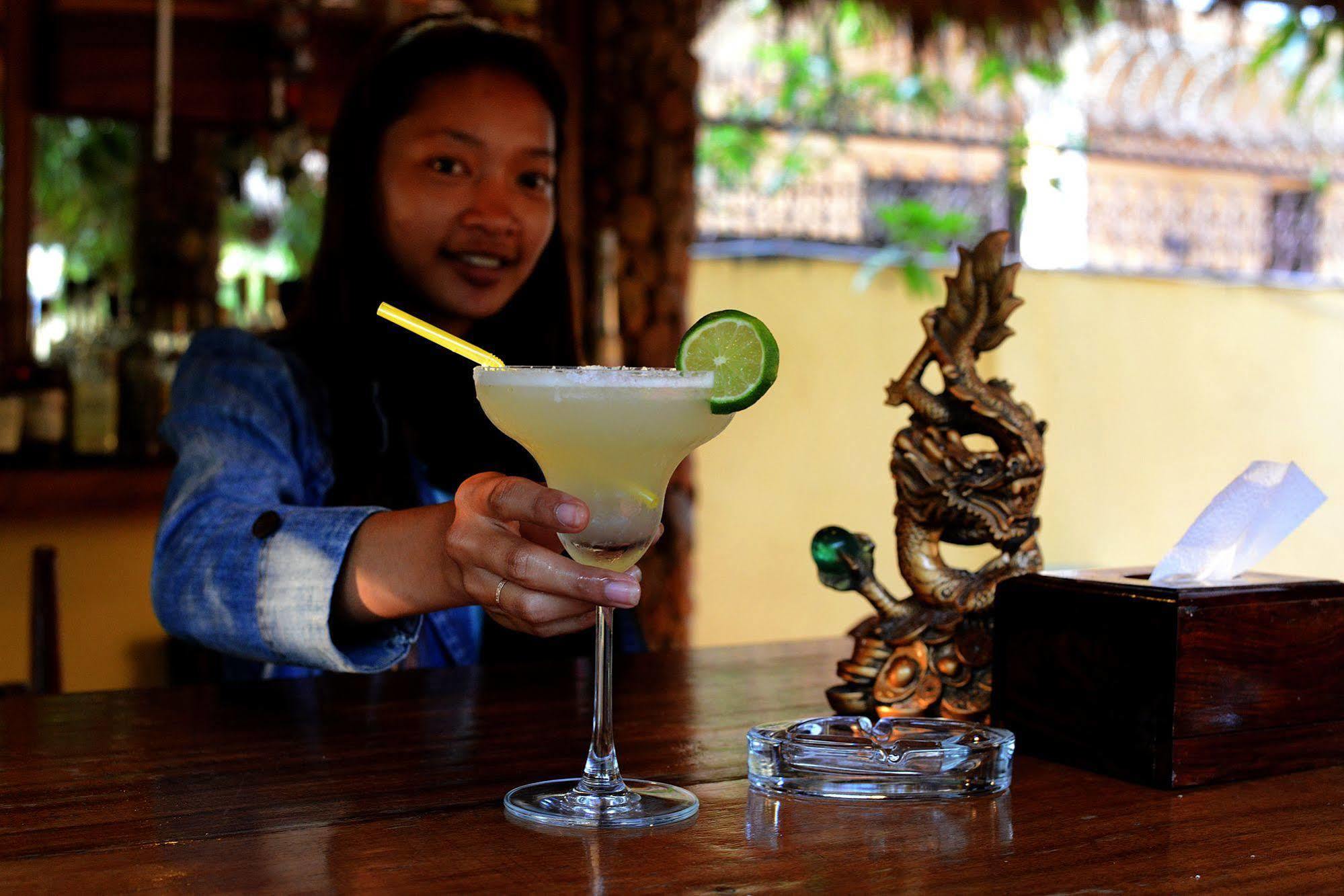 Hotel Mea Culpa Kampot Esterno foto