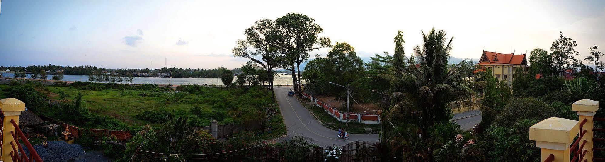 Hotel Mea Culpa Kampot Esterno foto