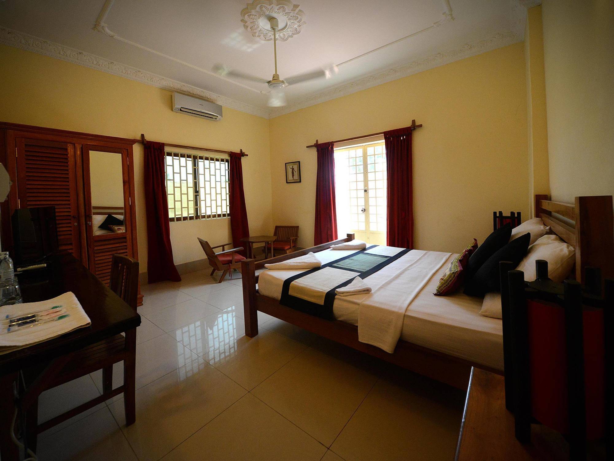 Hotel Mea Culpa Kampot Esterno foto