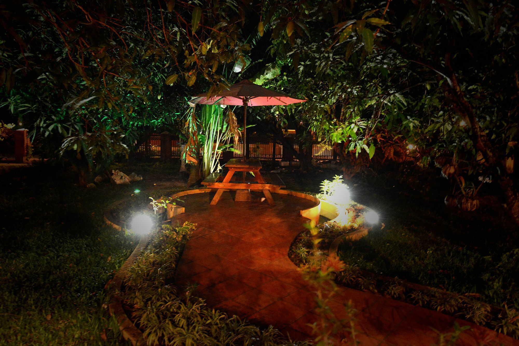 Hotel Mea Culpa Kampot Esterno foto